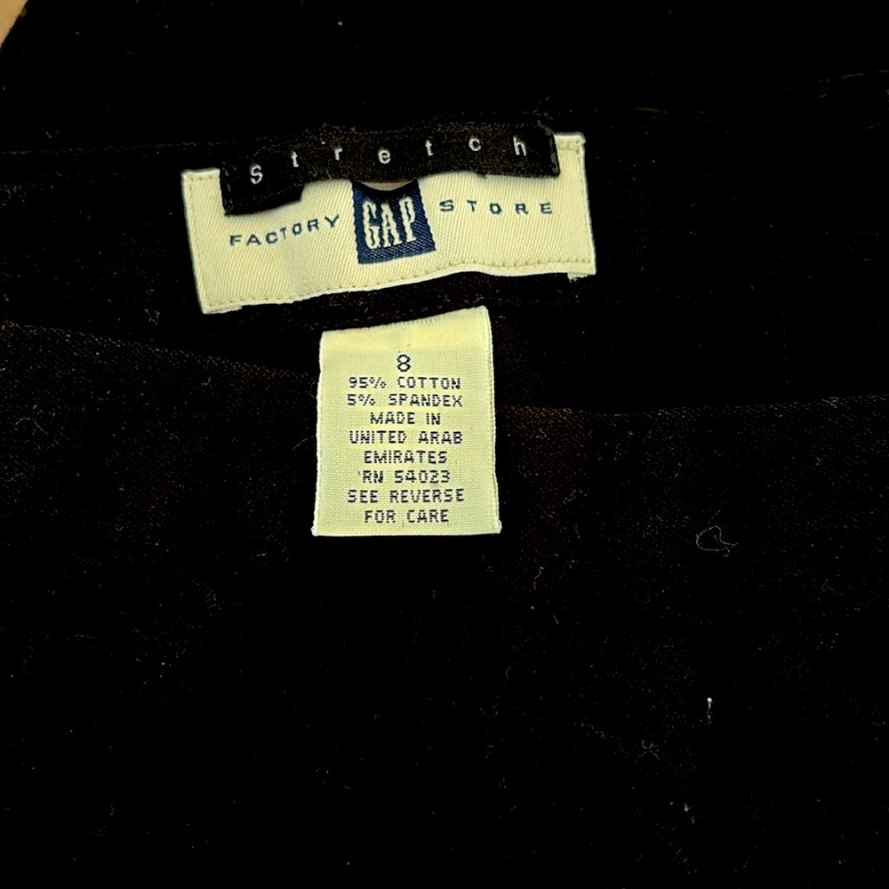 Women’s gently worn gap factory stretch pants in black. No stains or damage.